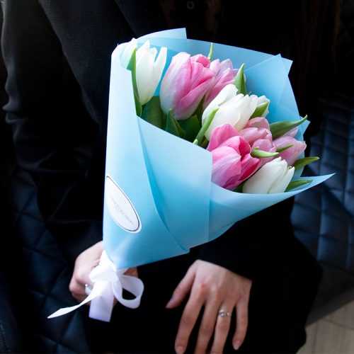 Букет из 9 тюльпанов "Вайт Пинк" (От 15 букетов)