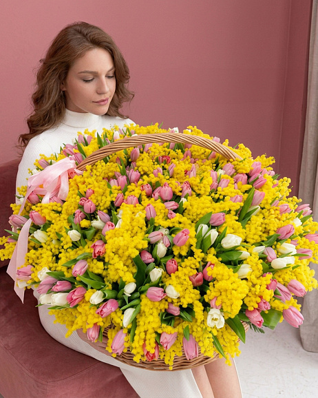 Корзина из 151 тюльпана "Династия Барнеби"