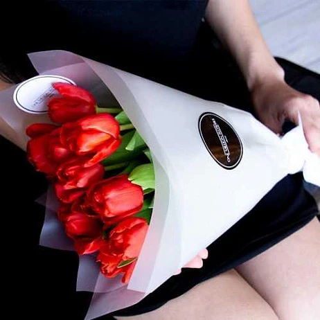 Букет из 11 тюльпанов "Ред" (От 10 букетов)